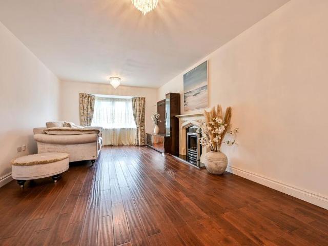 Forster Road, Guildford, GU2 3 bed semi detached house to rent £5,300 pcm £1,223 pw