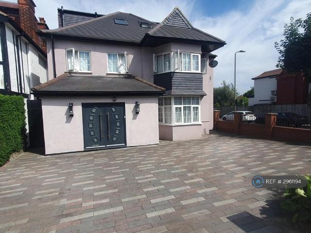 Foscote Road, London, NW4 7 bed detached house to rent £6,500 pcm £1,500 pw