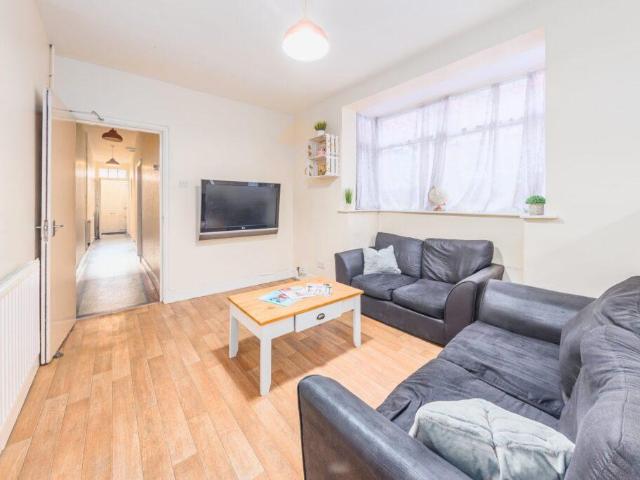 Fosse Road South, Leicester LE3 6 bed terraced house to rent £2,470 pcm £570 pw