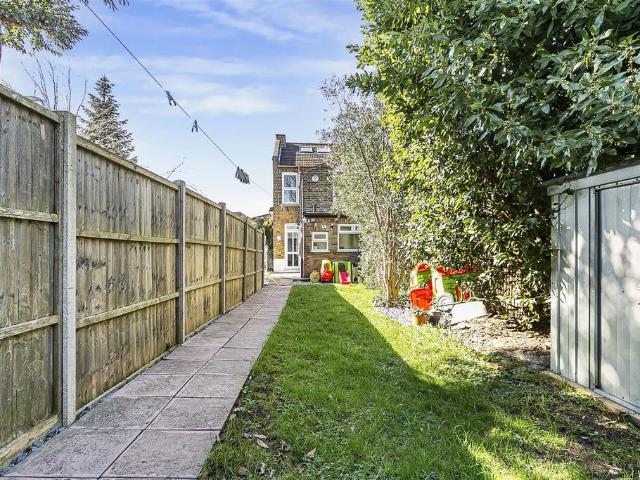 Fotheringham Road, Enfield 3 bed end of terrace house to rent £2,750 pcm £635 pw