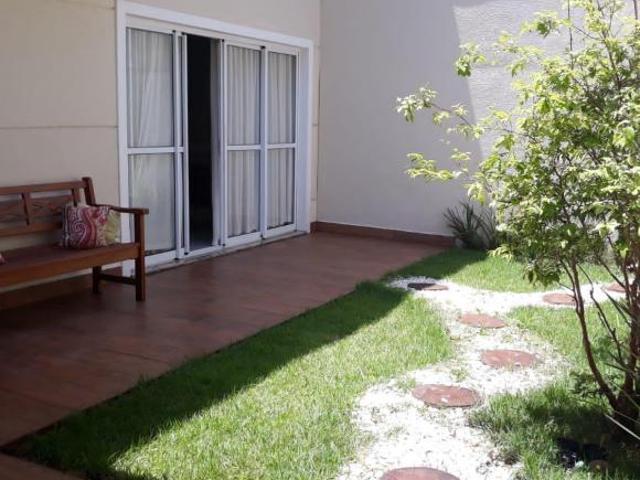 Foto do imóvel Sobrado à Venda em Condomínio Fechado com 3 quartos e lazer completo