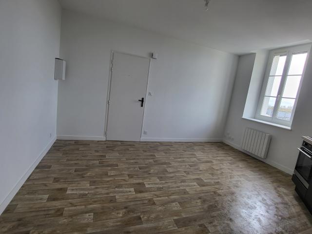FOUGERES: Appartement T2