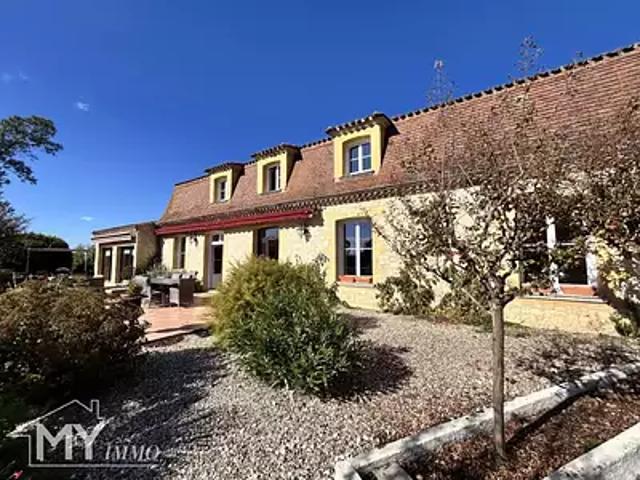 Fougueyrolles 33220 Achat / Vente maison 11 pièces t11 au dernier étage piscine