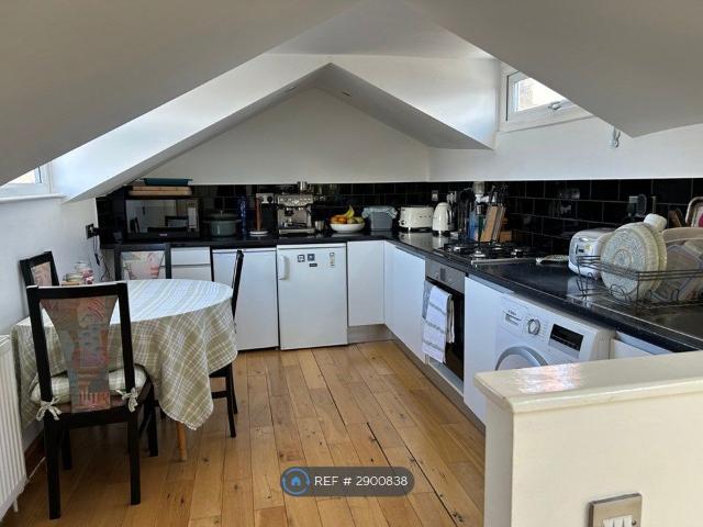 Foulser Road, London SW17, 2 bed flat to rent, £2,100 pcm | PrimeLocation
