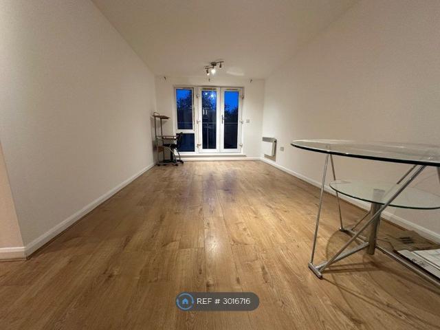 Foundry Court, Slough SL2, 2 bed flat to rent, £1,500 pcm | PrimeLocation
