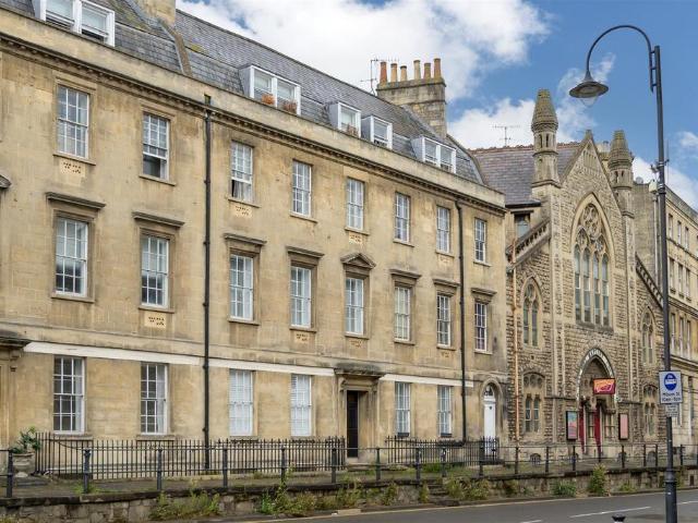 Fountain Buildings, Bath BA1 2 bed flat to rent £1,850 pcm £427 pw