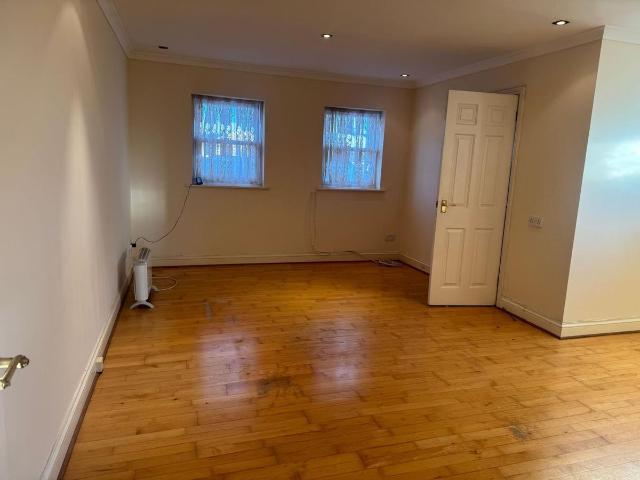 Fountain Court Westbury, Cheshunt EN8, 1 bed flat to rent, £1,150 pcm | PrimeLocation