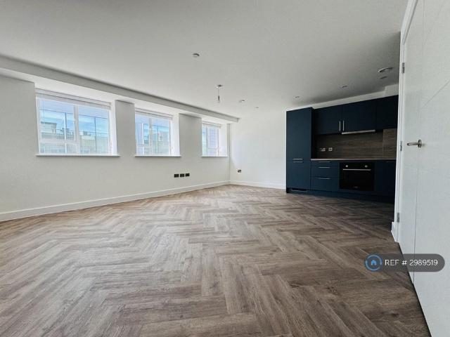 Fountain Court, Birmingham, B4 1 bed penthouse to rent £1,195 pcm £276 pw