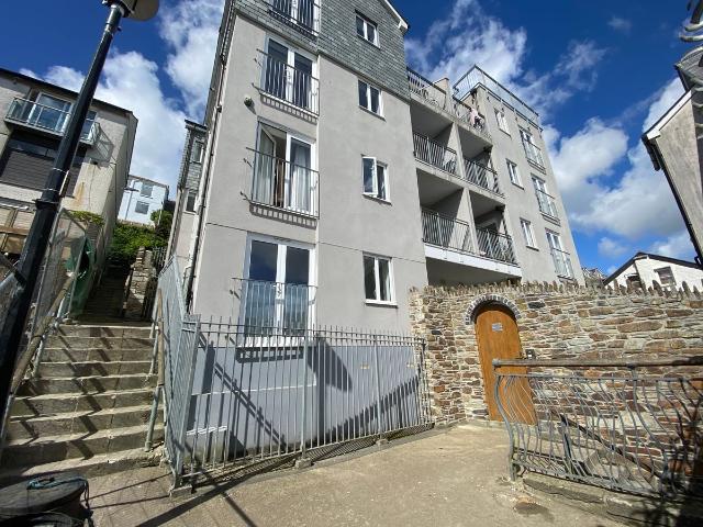Fountain Court, Falmouth TR11, 2 bed flat to rent, £2,500 pcm | PrimeLocation
