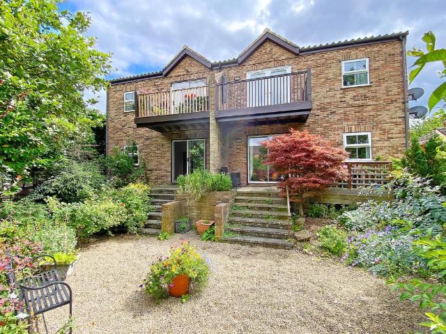 Fountain Court Mews, Boroughbridge YO51, 2 bed flat to rent, £825 pcm | PrimeLocation
