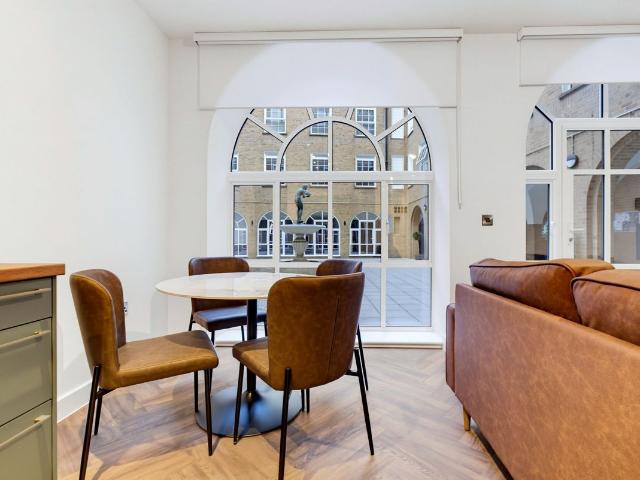 Fountain Court, Steelhouse Lane, Birmingham B4, 2 bed flat to rent, £1,500 pcm | PrimeLocation