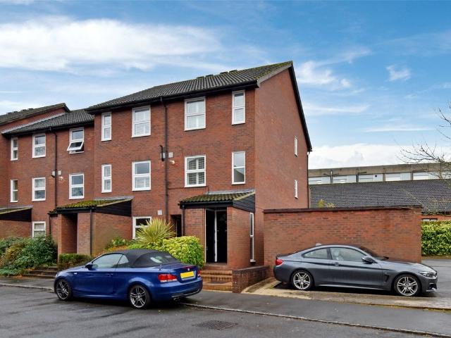 Fountain Gardens, Windsor, Berkshire SL4, 2 bed flat to rent, £1,950 pcm | PrimeLocation