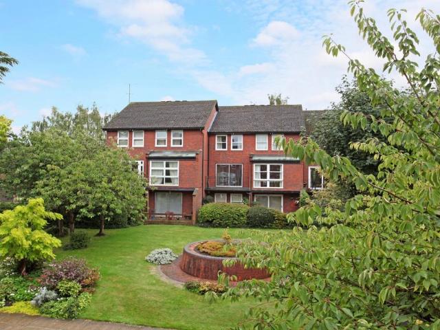 Fountain Gardens Windsor SL4 2 bed apartment to rent £1,800 pcm £415 pw