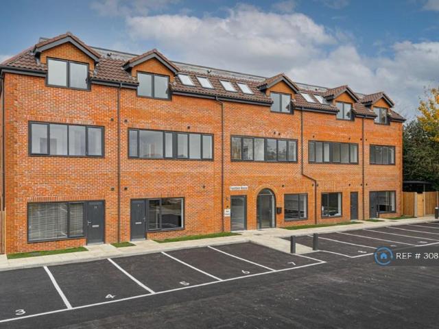Fountain House, Leatherhead, KT22 1 bed flat to rent £1,350 pcm £312 pw
