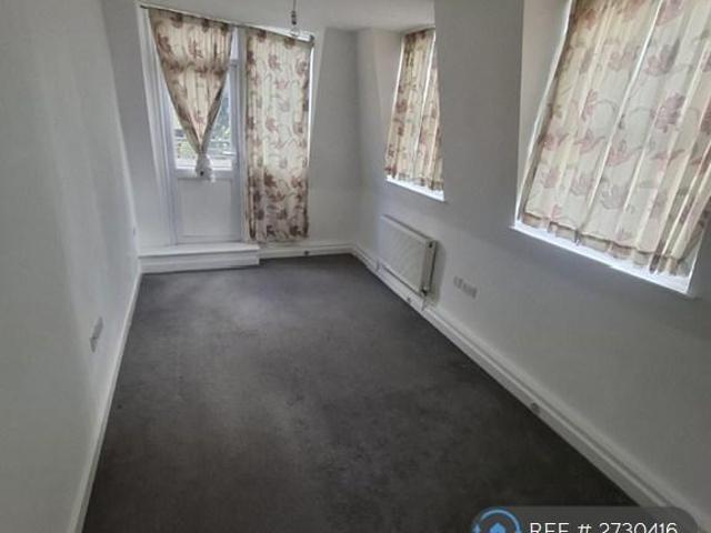 Fountain House, London, SE18 2 bed flat to rent £2,000 pcm £462 pw