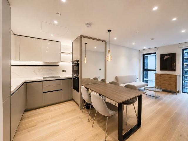 Fountain Park Way London W12 1 bed flat to rent £3,141 pcm £725 pw