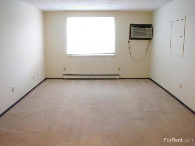 Fountaine DeVille Apartments 1 Bedroom Apartment for Rent at 4200 Middlebranch Ave NE, Canton, OH 44705
