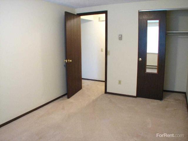 Fountaine DeVille Apartments 2 Bedroom Apartment for Rent at 4200 Middlebranch Ave NE, Canton, OH 44705