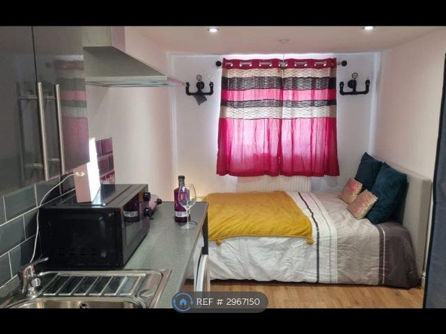 Fountains Garth, Bracknell RG12, Studio to rent, £799 pcm | PrimeLocation