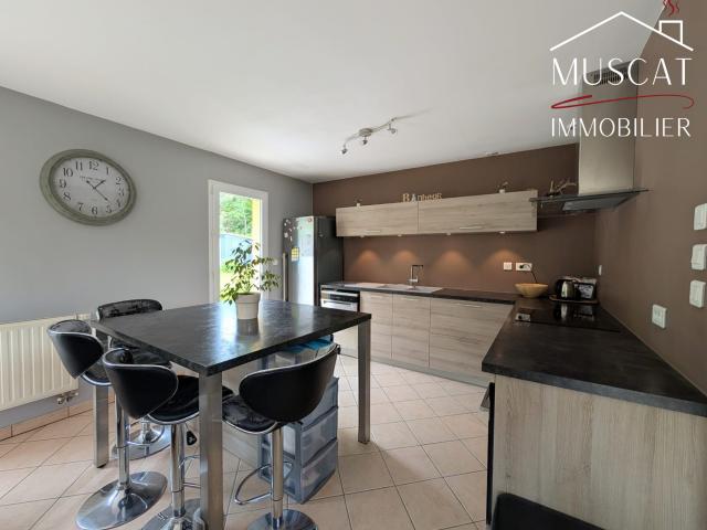 FOUR Maison individuelle plain pied garage jardin terrasse buanderie