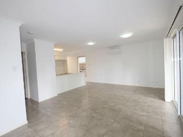 FOUR BEDROOM, 3 BATHROOM AIRCONDITIONED TOWNHOUSE PERFECTLY LOCATED IN CENTRAL OXLEY