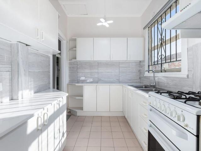Four Bedroom Cottage with a Large Level Backyard