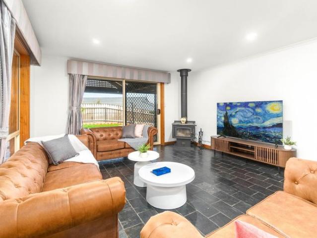 Four Bedroom Coastal Home in Peaceful Hallett Cove, Fully Furnished