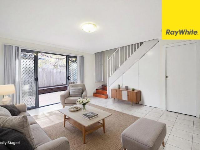 FOUR BEDROOM CONTEMPORARY TOWNHOUSE IN PRIME LOCATION