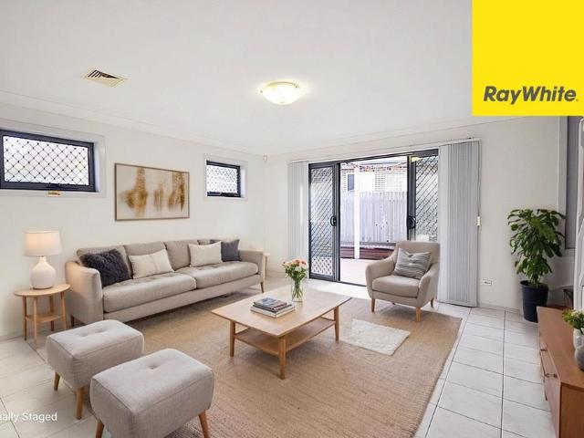 FOUR BEDROOM CONTEMPORARY TOWNHOUSE IN PRIME LOCATION