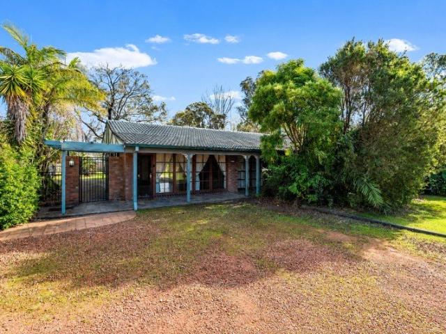 Office, storage and on site living, ready to lease now