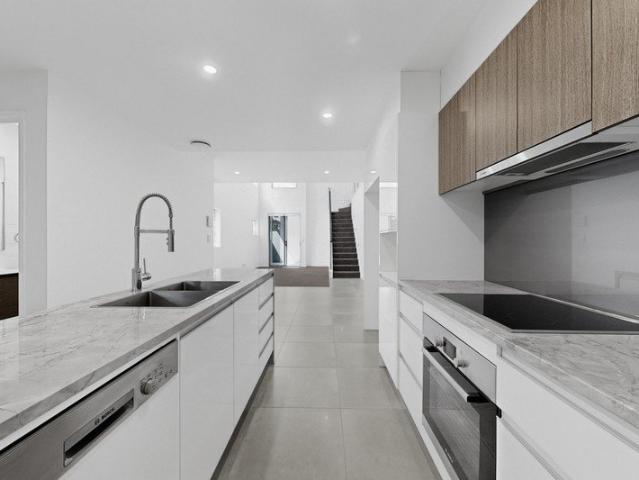 Four Bedroom Beachside Unit