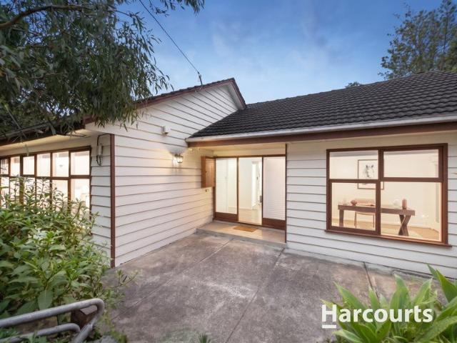 Four Bedroom Bushland Retreat in Ringwood North