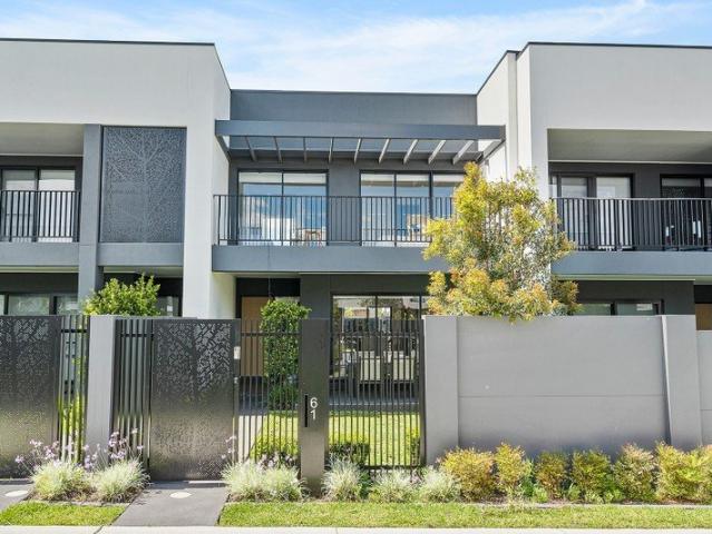 Four Bedroom Georges Cove Townhouse with Study Nook and Balcony