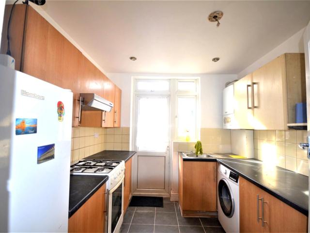 Four bedroom End Terrace to rent Royston Gardens, Redbridge IG1