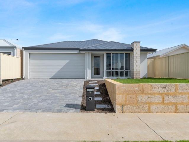 Four Bedroom Family Home in Dawesville