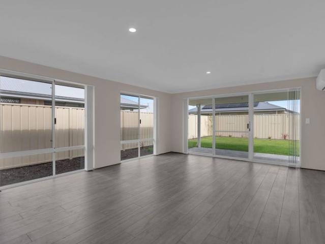 Four Bedroom Family Home in Dawesville