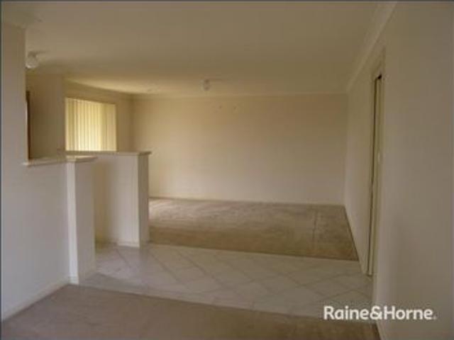FOUR BEDROOM FAMILY HOME IN NORTH ORANGE WITH EXTRA LIVING AREAS