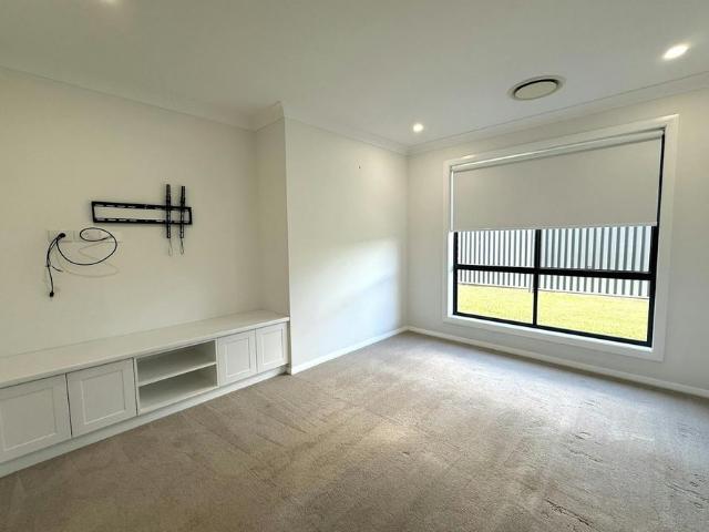FOUR BEDROOM FAMILY HOME IN SOUTHLAKES