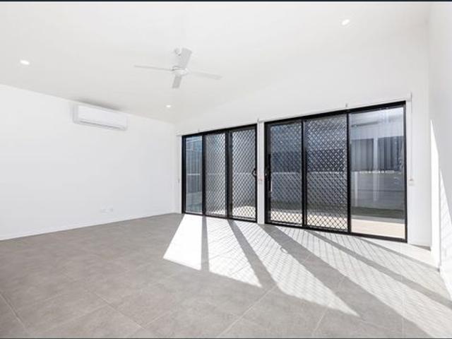 Four bedroom family home in quiet street