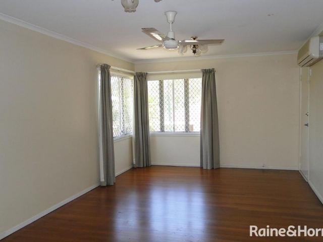 FOUR BEDROOM FAMILY HOME IN WEST GLADSTONE!