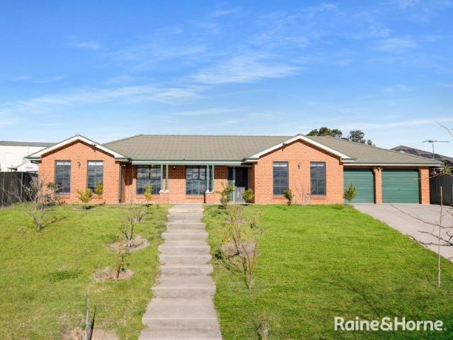 FOUR BEDROOM FAMILY HOME ON A LARGE BLOCK available 15/9/26!
