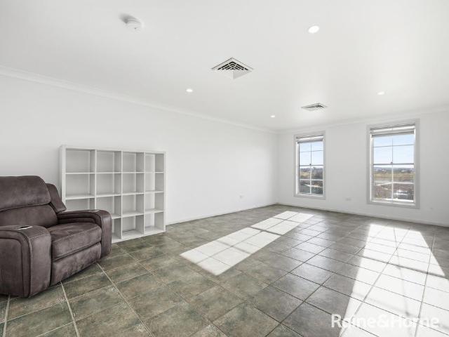 FOUR BEDROOM FAMILY HOME ON A LARGE BLOCK available 15/9/26!