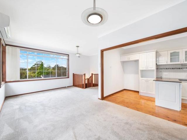 Four Bedroom Family Home with Backyard, Walk to Asquith Station