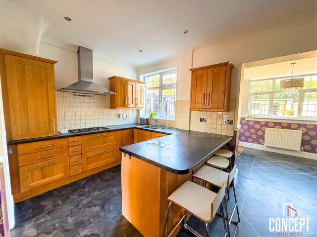 Four Bedroom Family Home with Private Garden