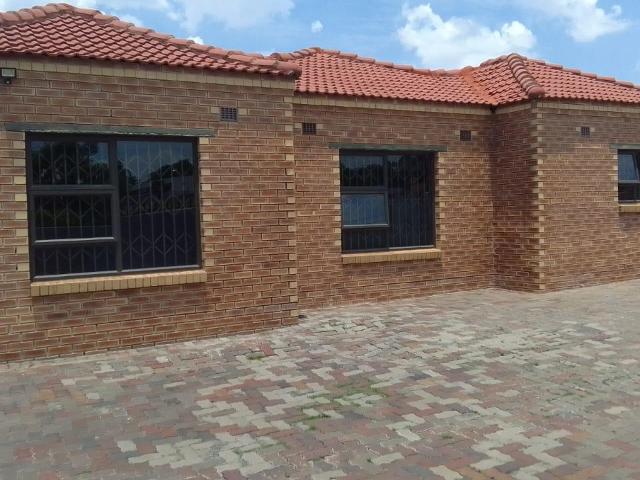 FOUR BEDROOM FAMILY HOUSE TO LET