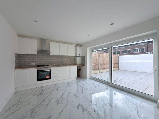 FOUR BEDROOM FLAT TO RENT IN TOOTING
