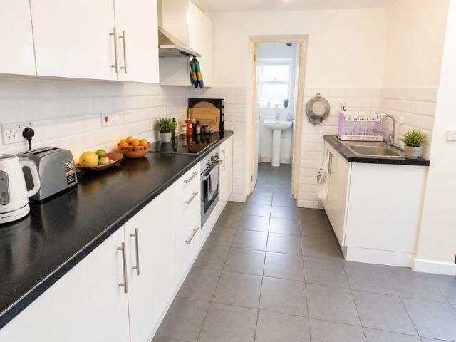 Four Bedroom house in Plaistow, family friendly