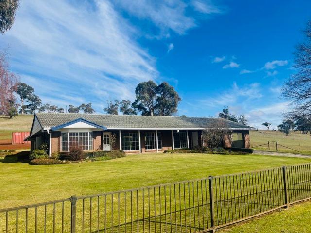 Four bedroom House in Rural Setting