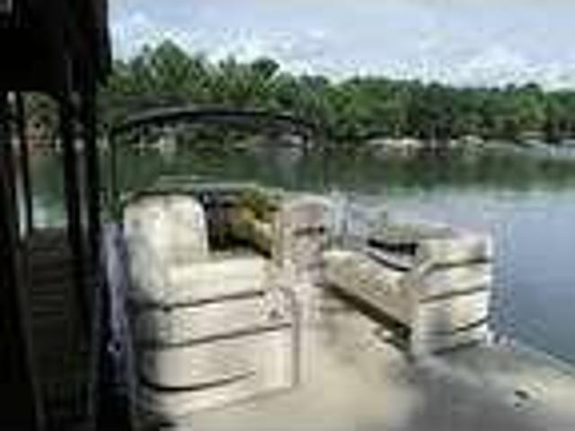 Four bedroom house on beautiful Mountain Island Lake in Charlotte