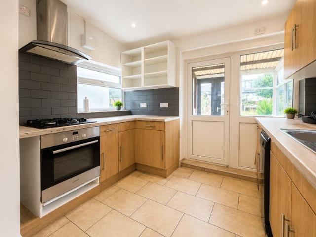 Four bedroom house near the station, available now